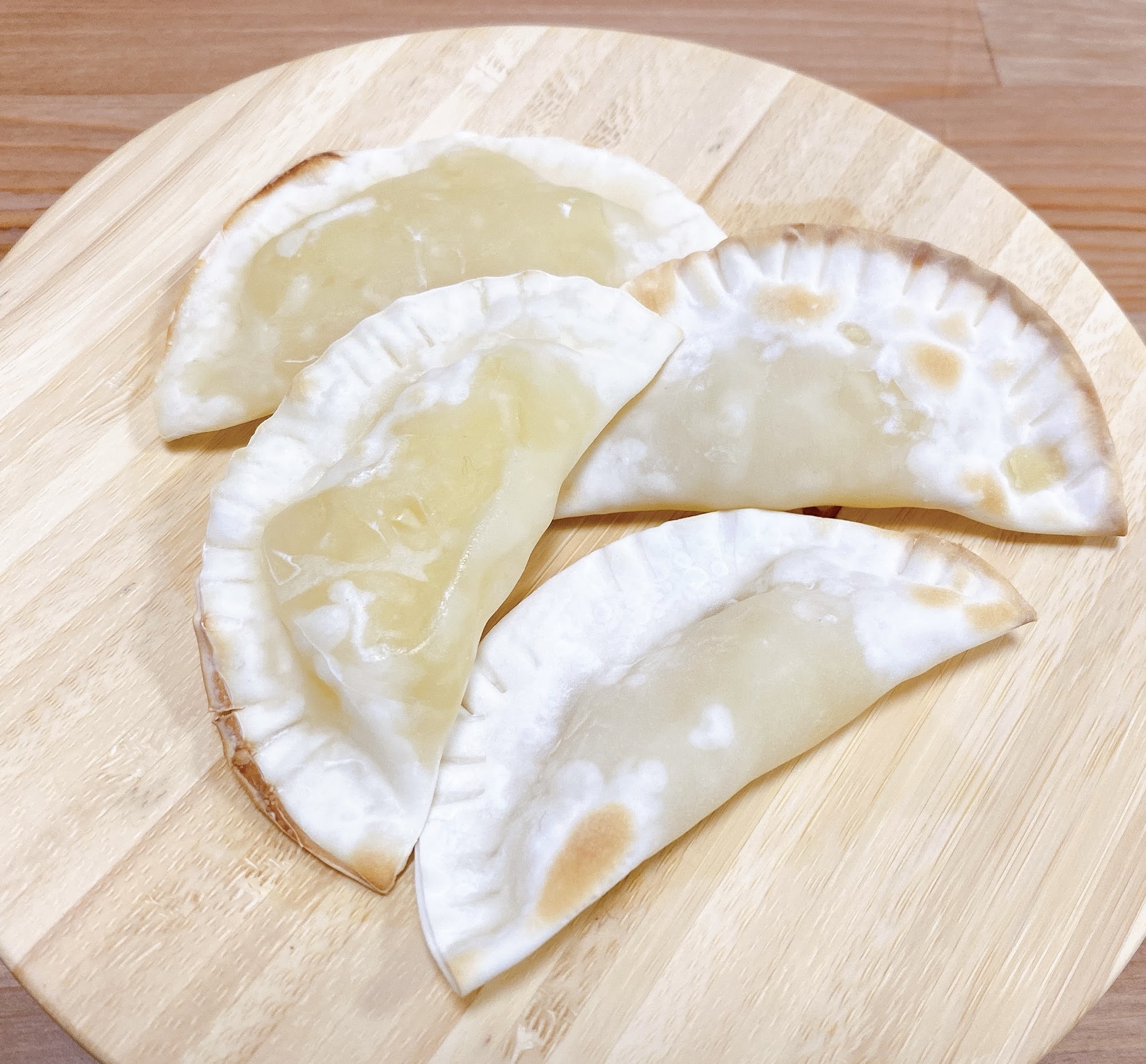 完了期からのおやつにも 餃子の皮で簡単アップルパイ レンジとトースターのみ めーぷるバスケット